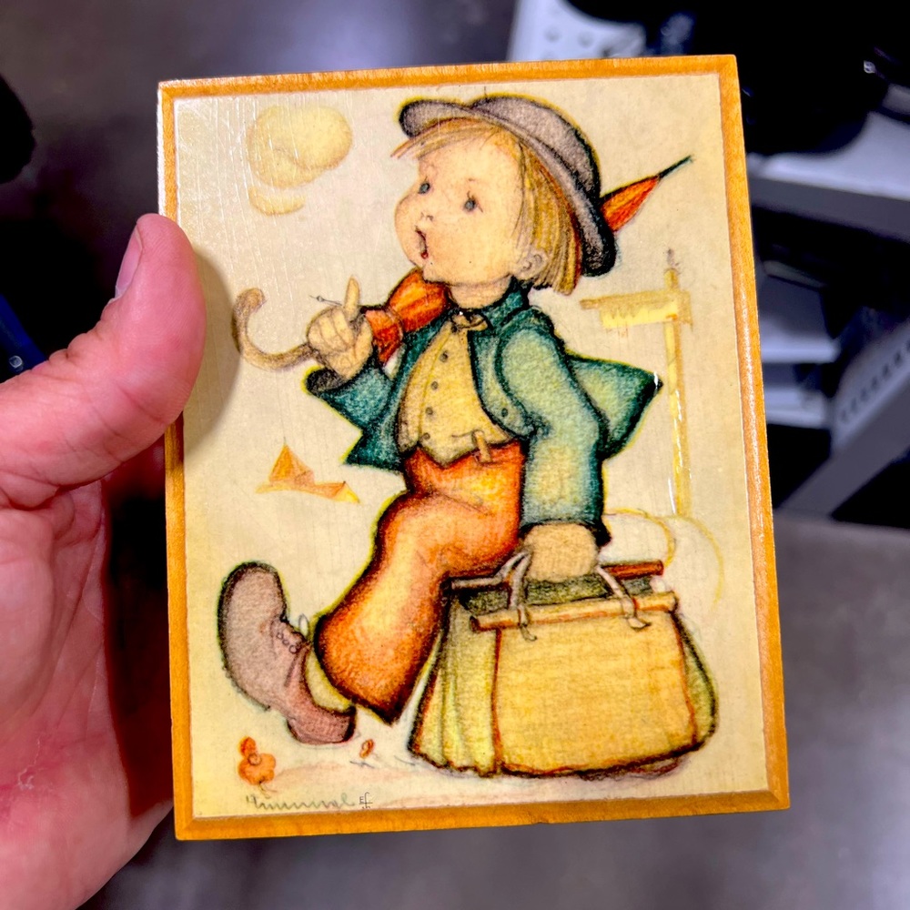 Hummel vintage music wooden box, plays “It’s a small world”.